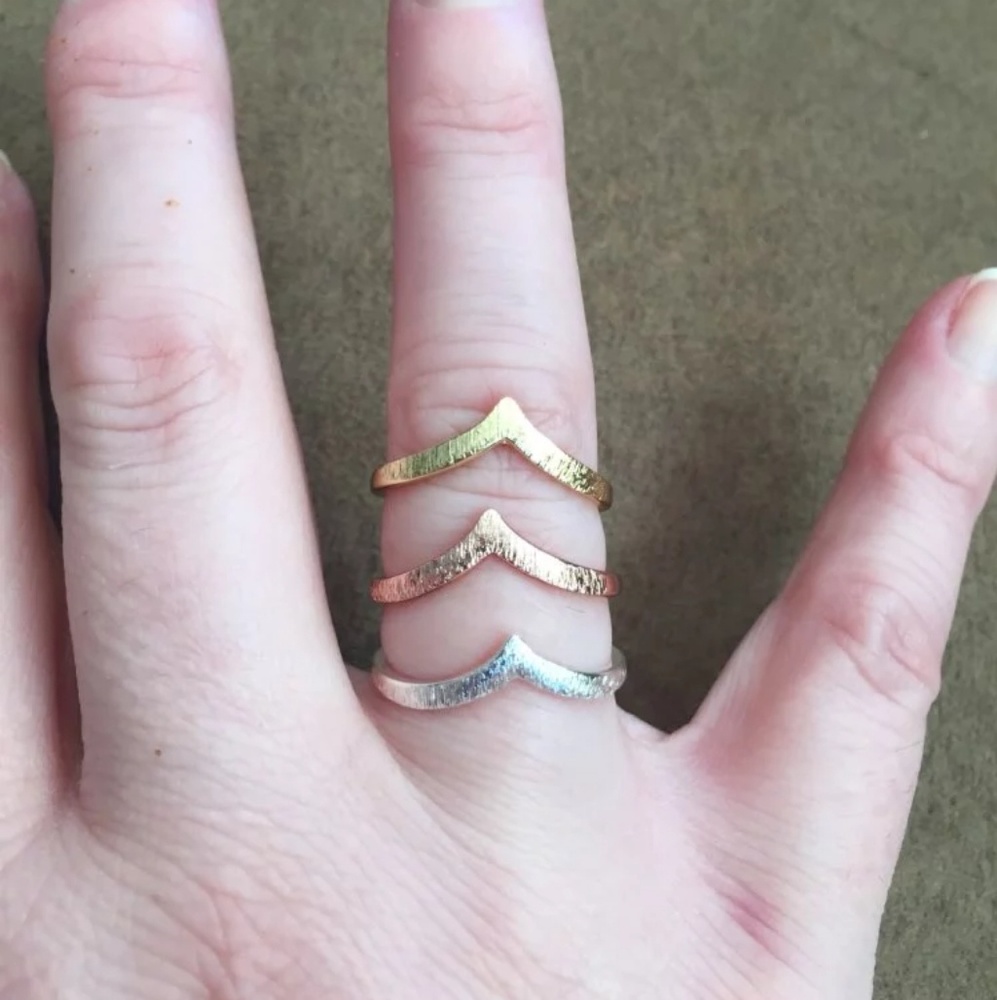 Simple Chevron V Shape Rings - Picture 3 of 5